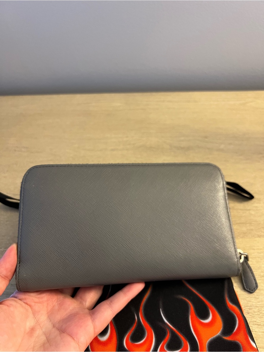 Prada Large Continental Women’s Wallet in Grey  Saffiano Leather - Picture 4 of 13